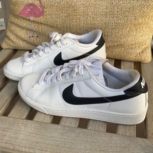 Women’s Nike shoes